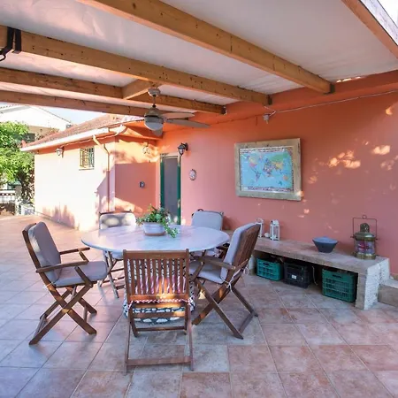 Traditional 2bedroom Private House * Karavomylos